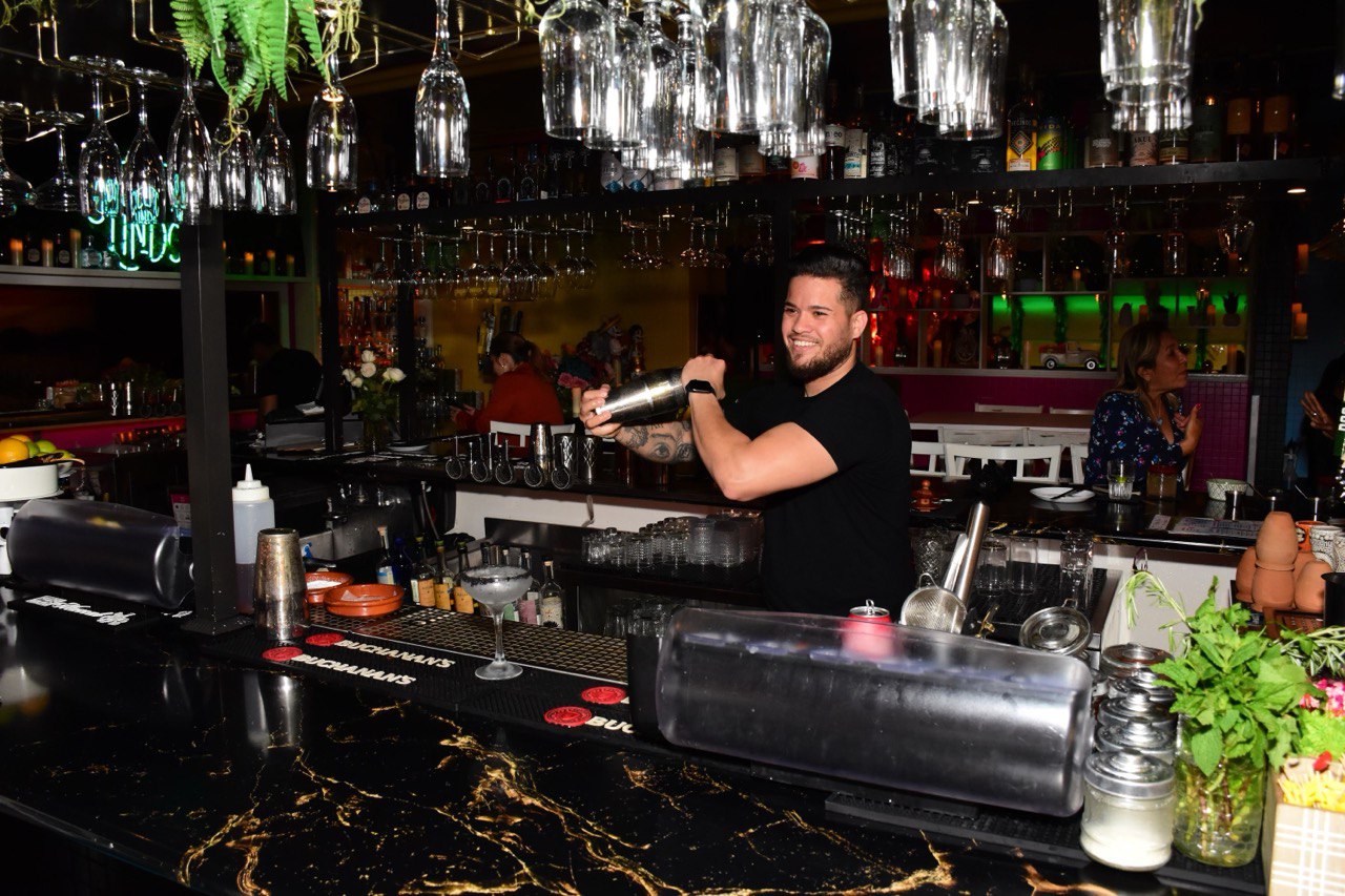 Eldis — Bartender Villa Bar
